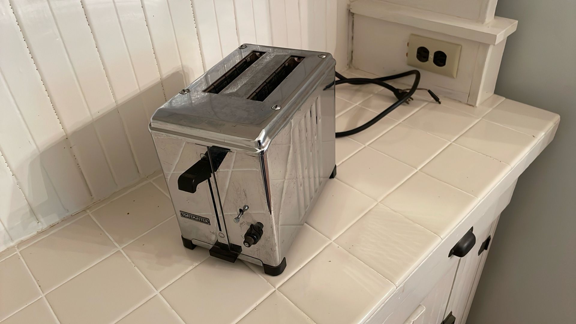 Antique Toastmaster Toaster. Model 1884.