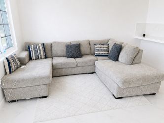 Grey U sectional sofa $600
