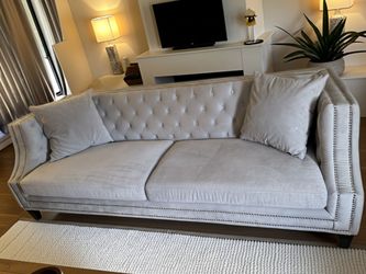 Tufted Couch (free delivery)