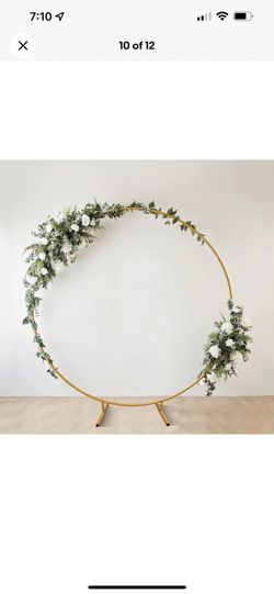 7’ Gold Round Backdrop