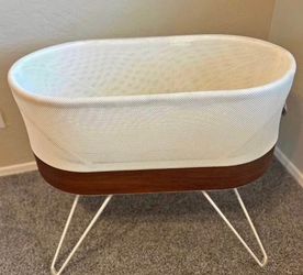 SNOO Smart Sleeper Bassinet ..  (buy or rent )