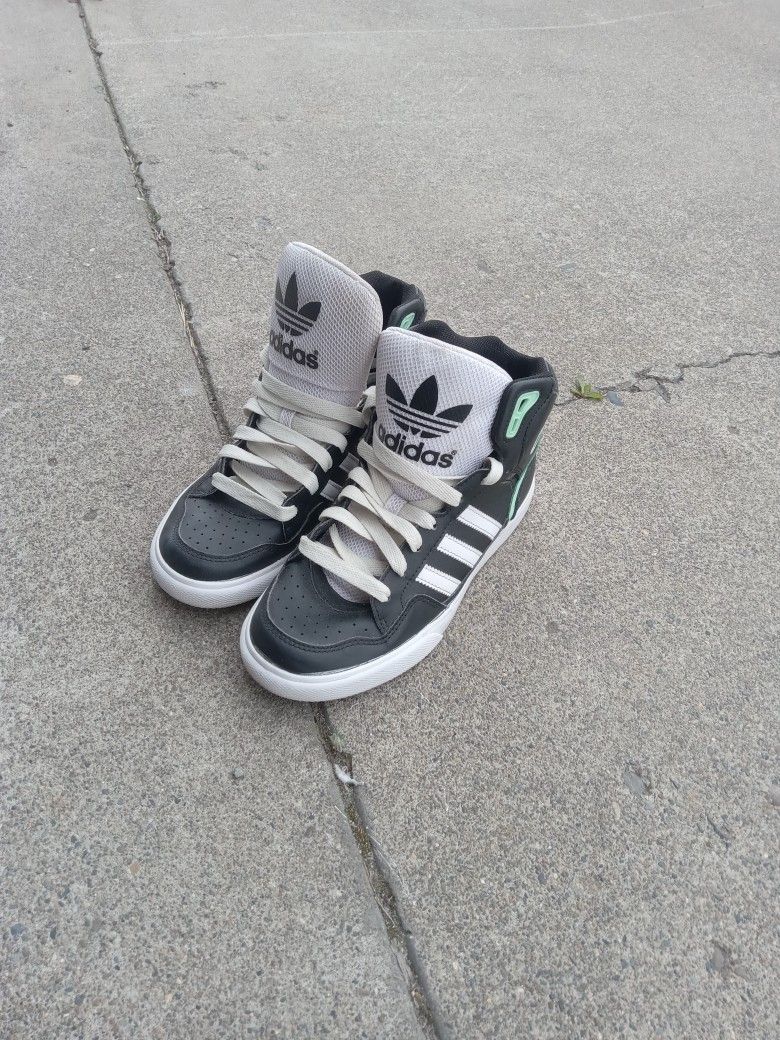Adult Adidas Shoes Size 6 1/2