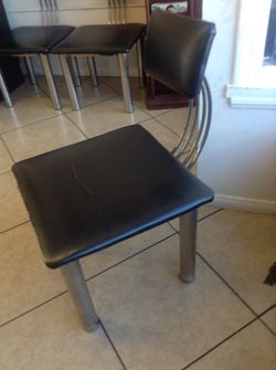 Chair color:black