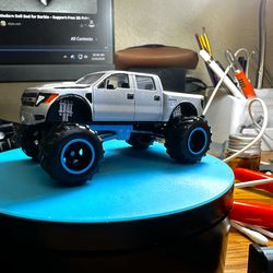 Green Light 1:64 Squatted truck
