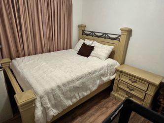 QUEEN SIZE BED AND NIGHTSTANDS