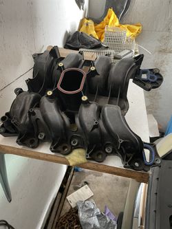 04 Grand Marquis GS Upper Intake Manifold