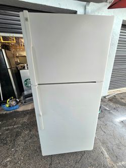 GE refrigerator ❗ GREAT CONDITION ❗ 30 days guarantee.