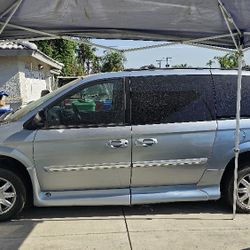 2005 Chrysler Town & Country