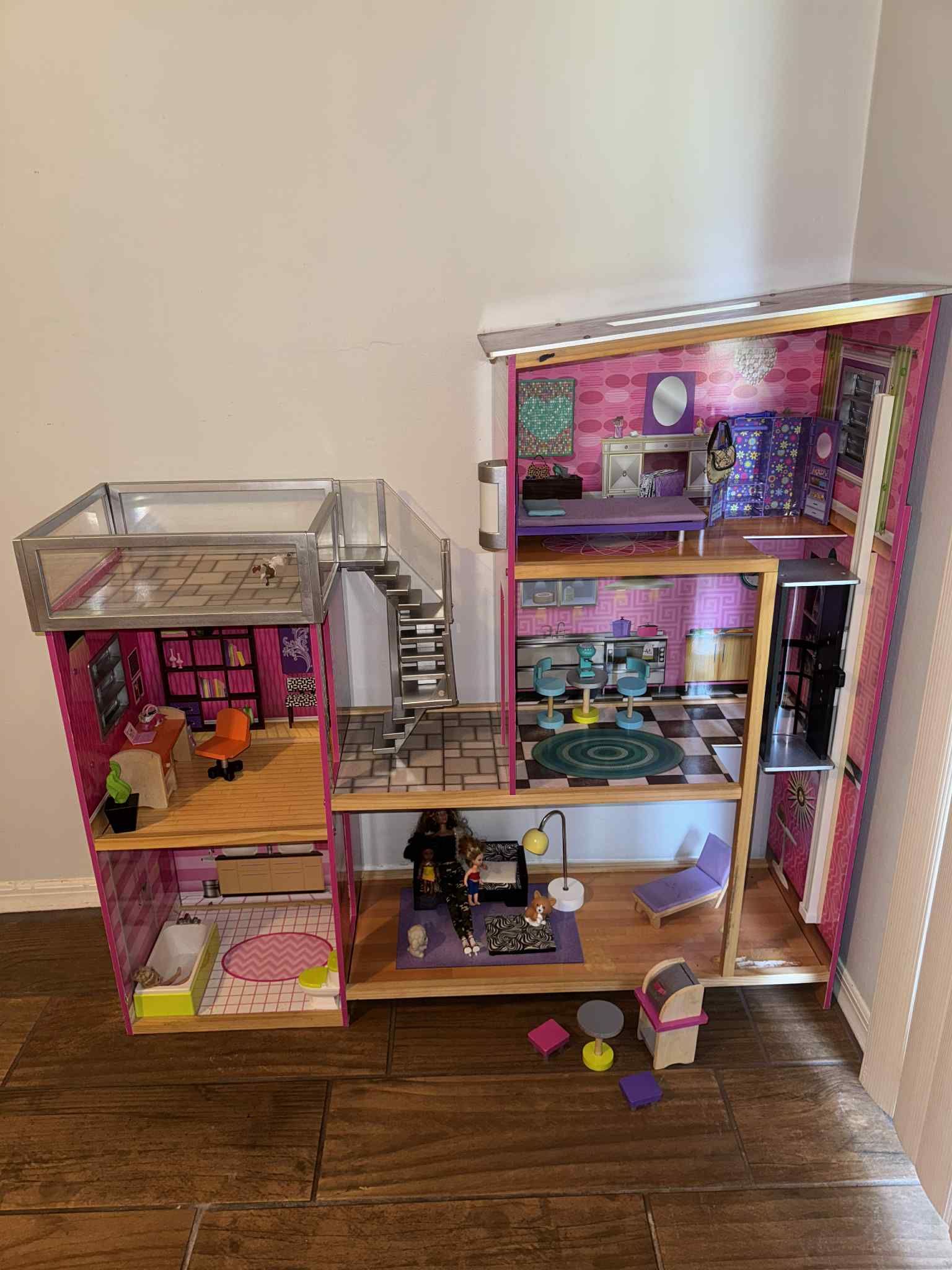 Kidkraft Uptown Doll house 