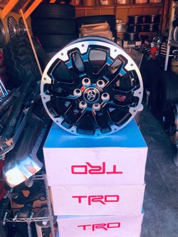 18” New 2026-2024. Toyota Tundra, Tacoma, 4Runner, HighLander, Sequoia Brand new Dealership take offs excellent , Flawless condition w/ OEM Sensors.
