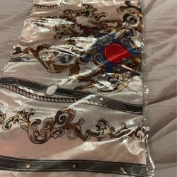 Full-size women’s scarf