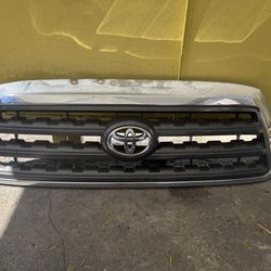 2008-2017 TOYOTA SEQUOIA GRILLE OEM