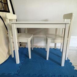 IKEA- Kritter Table with 2 Chairs 