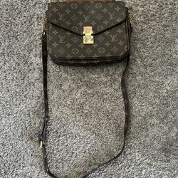 Louis Vuitton Pochette Métis