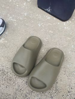 Yeezys kids size 3 or 4