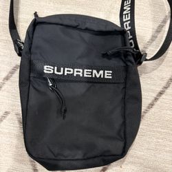 Authentic Supreme Shoulder Bag / Crossbody - Black