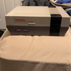 Authentic 1985 NES 