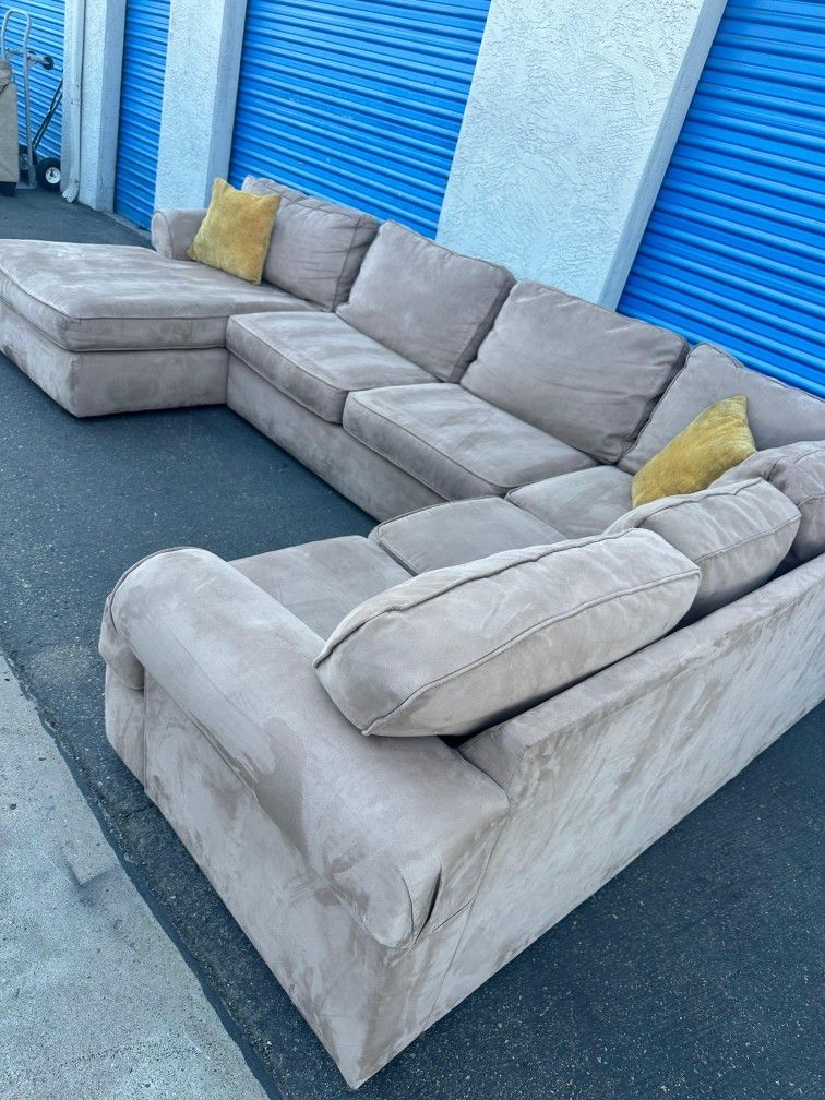 Huge Sectional Couch π Very Nice π 3 Pieces