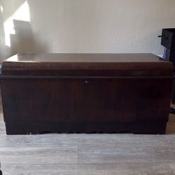 Vintage Lane Cedar Chest