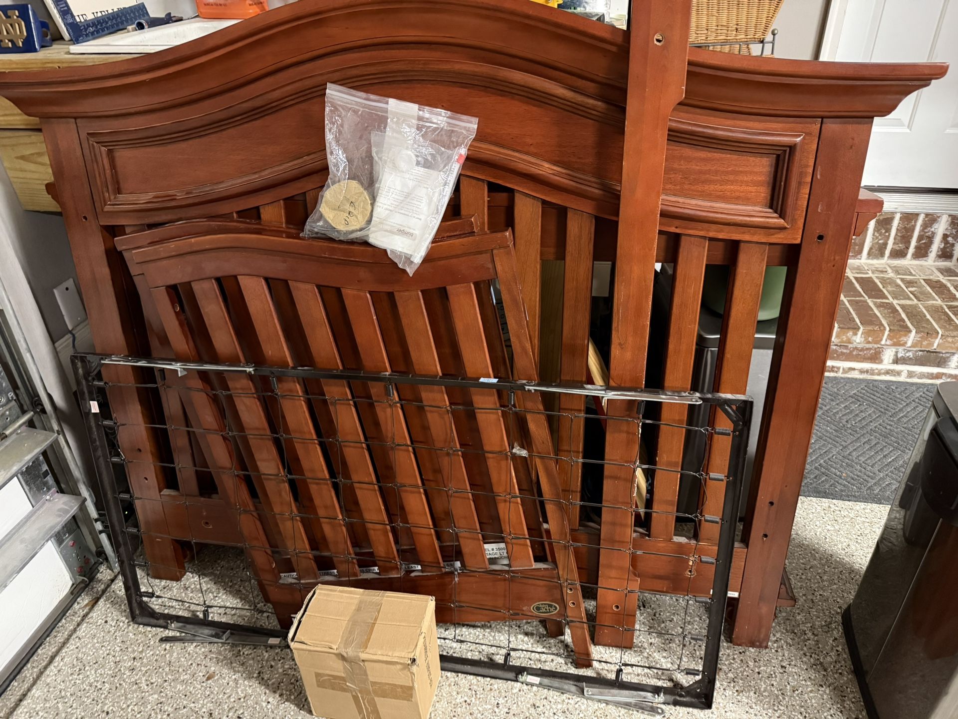 Baby Crib by Baby Cache