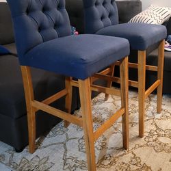2 bar stools