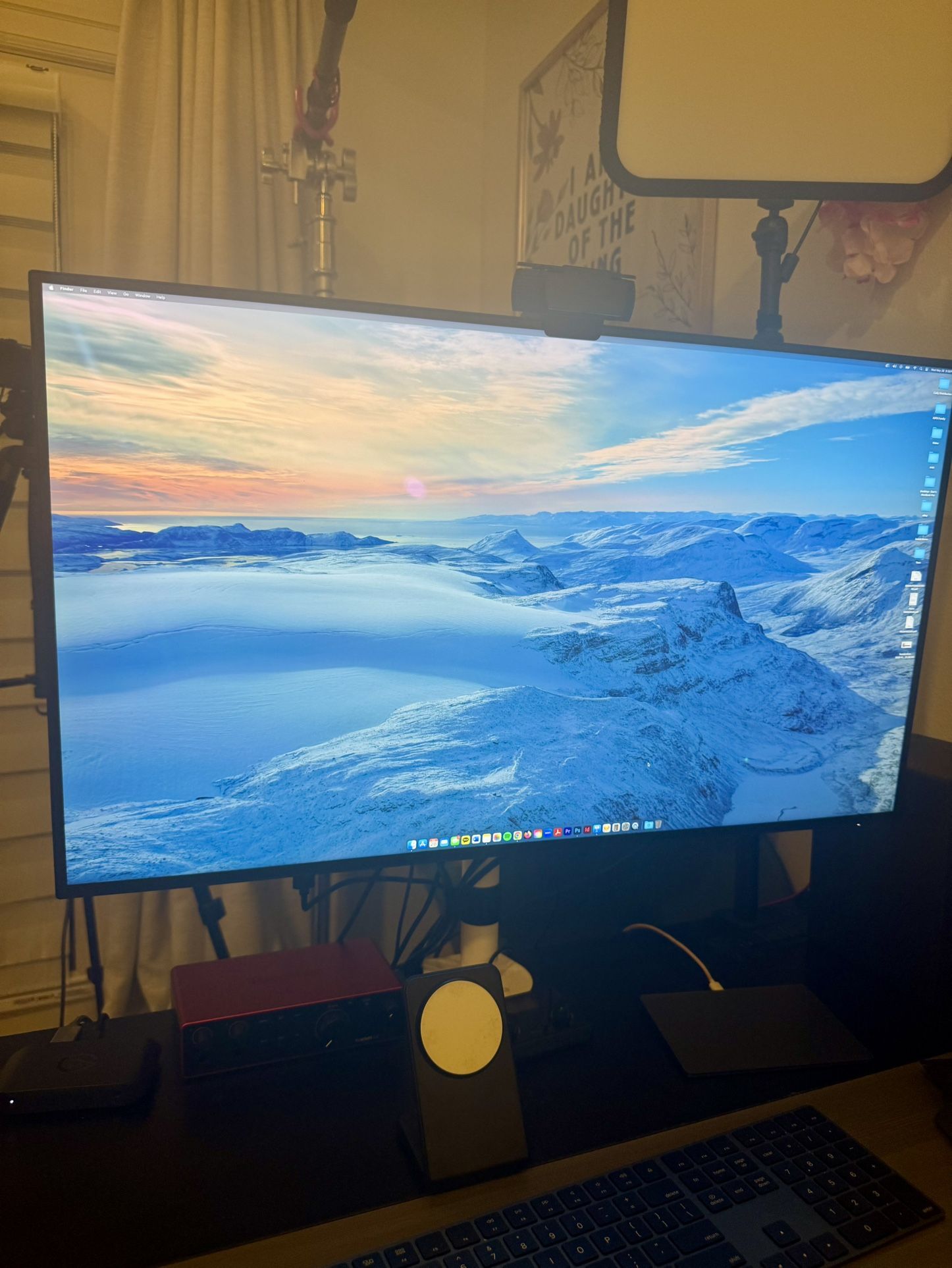 Dell Ultra sharp U3223QE 31.5” 4K UHD WLEE LCD Monitor 16:9 Black, Silver