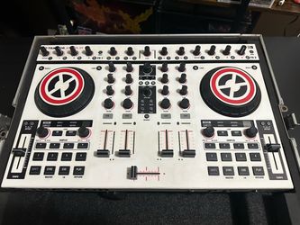 Traktor Kontrol S4 MK1 w/ Odyssey Case
