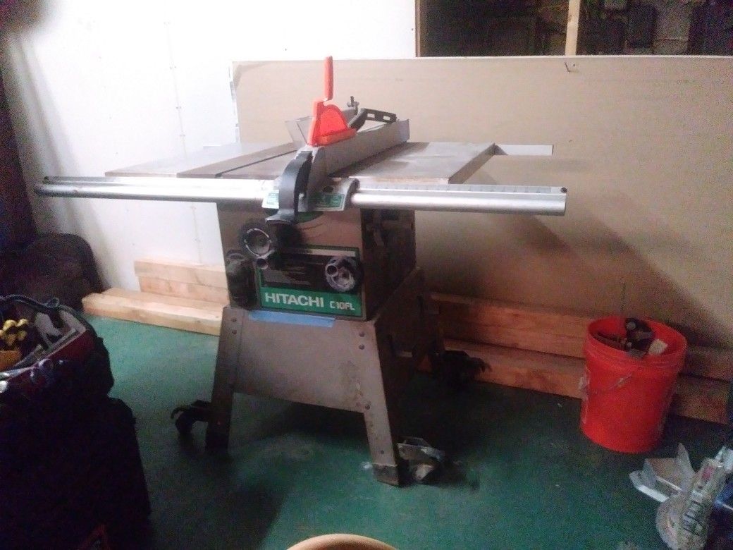 Table saw Made By Hitachi