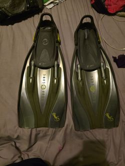 Scuba fins