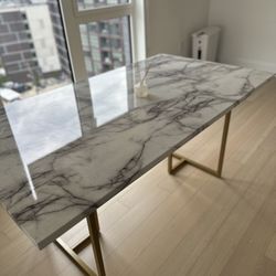 Beautiful Kitchen/Dining Table In Excellent Condition