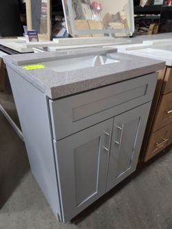 24" Gray Shaker Style Bathroom Vanity with Quartz Top