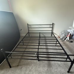 QUEEN METAL BED FRAME 