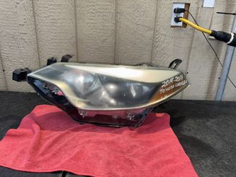 2014 2015 2016 TOYOTA COROLLA LEFT SIDE HEADLIGHT OEM USED 