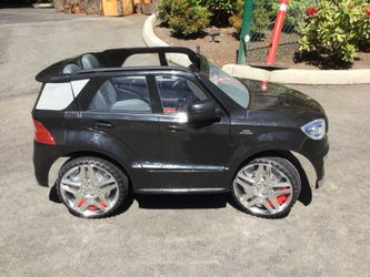 Avigo Mercedes ML63 Black 12 Volt Powered Ride On for Sale in