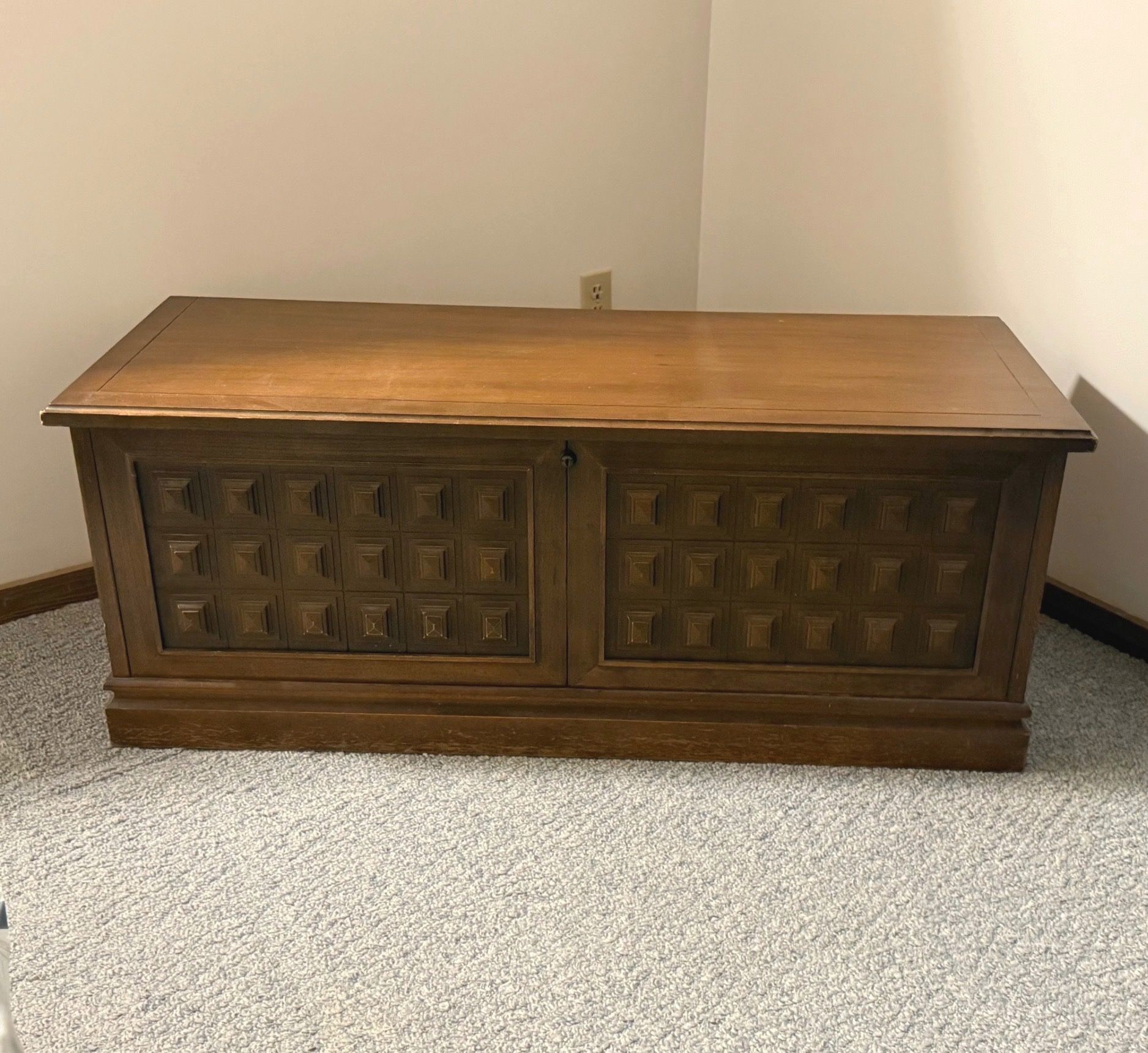Vintage Lane Cedar Hope Chest Mid-Century Blanket Trunk Storage Bench