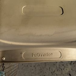 XL Petcare Dog Crate Looking for a New Home