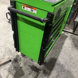 Box is like brand new really good deal 2,500