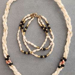 Mother-of-Pearl Necklace And Bracelet Ser