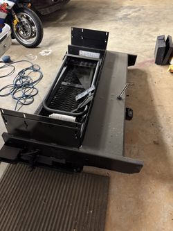 HEAVY DUTY LIFT GATE / MAKE OFFER