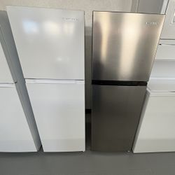  CROSLEY.  22”  10.1 Cu Ft Capacity Top Freezer Refrigerator 