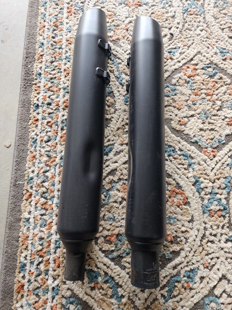 Stock Harley Street Glide 2019 Exhaust Slip Ons