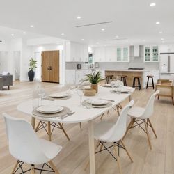 Stunning table ! purchase for  over 1k . Selling for half the price !