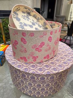 Hat  Boxes like new set of 2