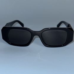 LOOK STYLISH WITH THESE PRADAS DESIGNER (BEST DEAL)