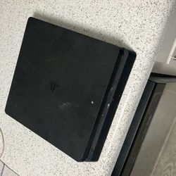 PS4 Slim 
