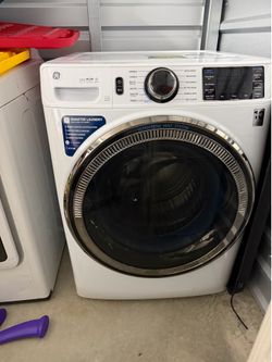 GE 5.0 cu.ft. Smart Front Load Washer in White with Steam, UltraFresh Vent System, and Microban Technology