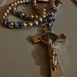St. Benedict Rosary W/Our Lady Of The Rosary Centerpiece