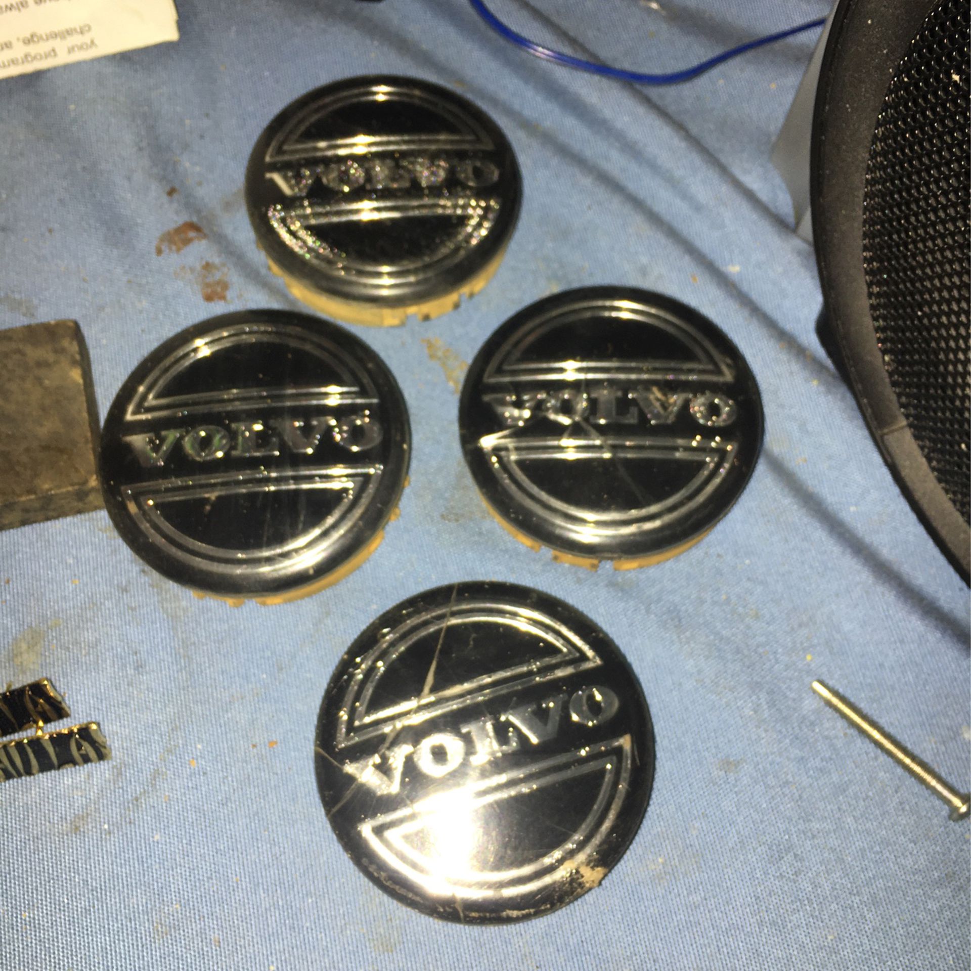 Volvo  Center  Caps