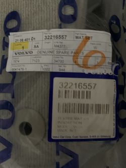 NEW- Genuine OEM CARPET FLOOR MATS (Blond) For Volvo XC60