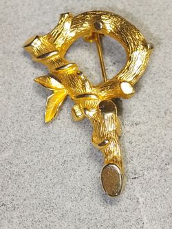 Vintage Sarah Coventry pin